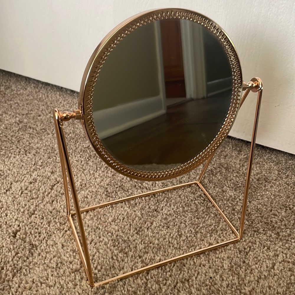 Vanity mirror